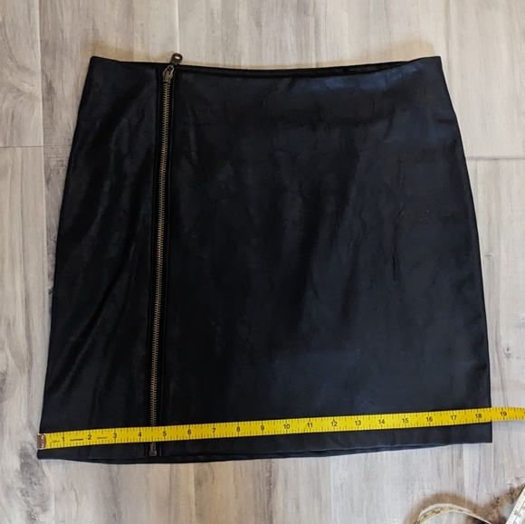 Suzy Shier Faux Vegan Leather Fleece Lined Zip Up Pencil Mini Skirt - Picture 5 of 5
